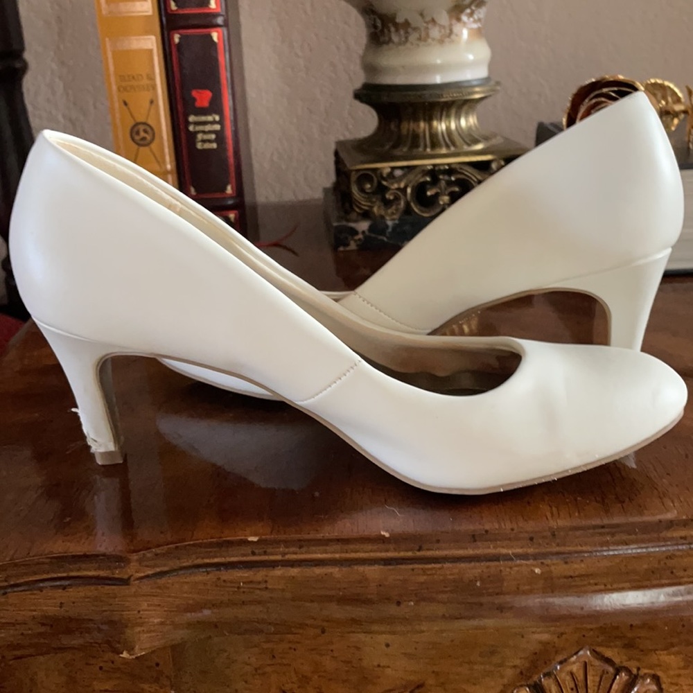 White heels - Picture 6 of 8